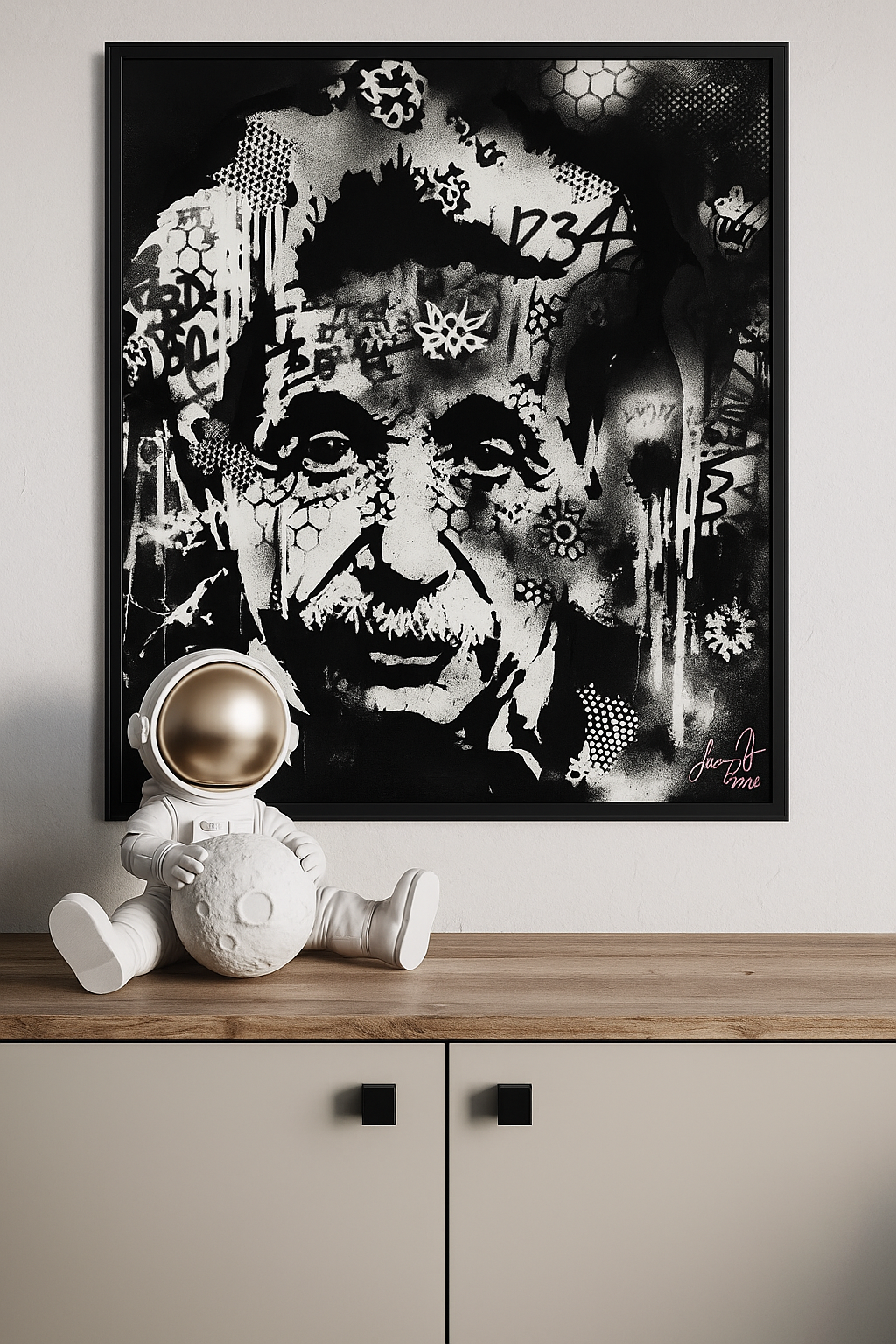 Monochrome Einstein